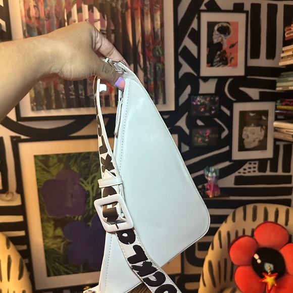 LONDON ROCK HANDPAINTED ACUTE CROSSBODY - Picture 8 of 9